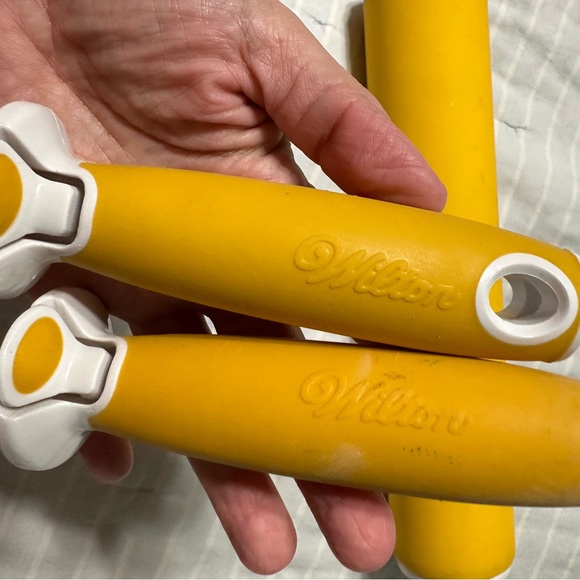 Wilton Yellow Melamine Rolling Pin Removable Handles 22in! No longer sold - Picture 4 of 4